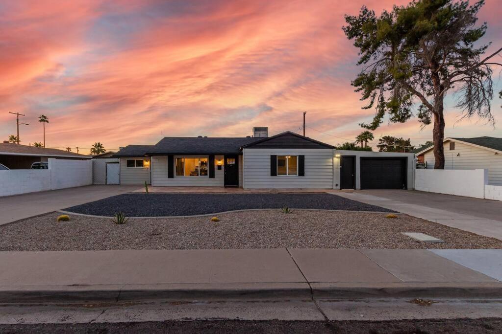 New Midtown Modern Studio With Backyard Phoenix Exterior photo