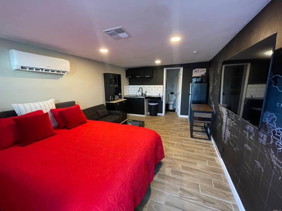 New Midtown Modern Studio With Backyard Phoenix Exterior photo