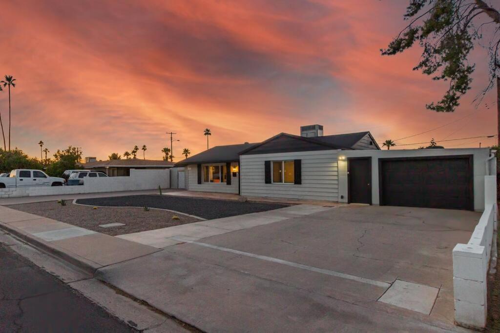 New Midtown Modern Studio With Backyard Phoenix Exterior photo